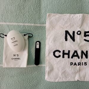 Chanel N°5 Factory Set（1.7 FL. OZ. Hand Cream, Nail Filer, Towel)